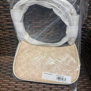 coach Teri Shoulder Bag In Signature Canvas cv933